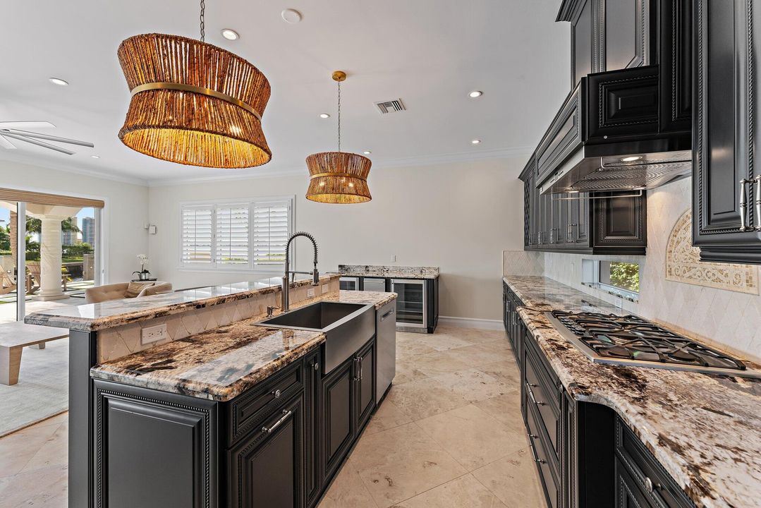 На продажу: $6,875,000 (3 спален, 2 ванн, 4217 Квадратных фут)