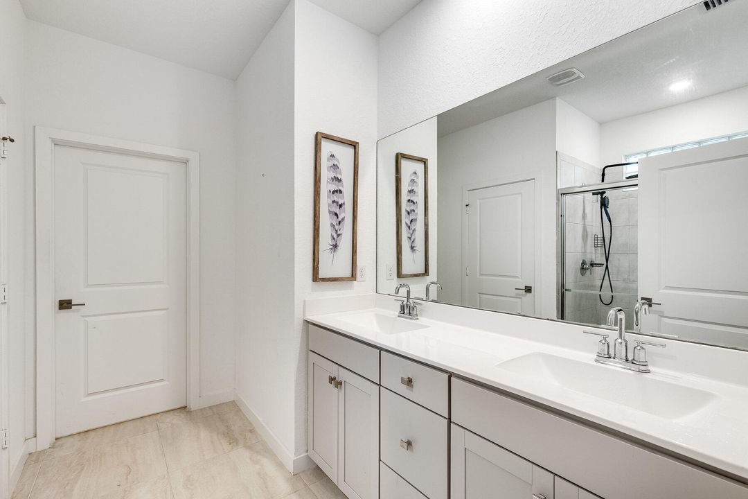 待售: $550,000 (4 贝兹, 2 浴室, 1733 平方英尺)