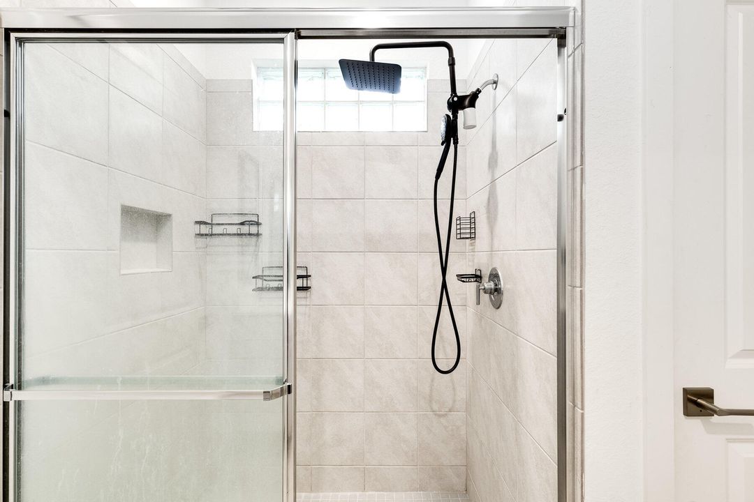 待售: $550,000 (4 贝兹, 2 浴室, 1733 平方英尺)