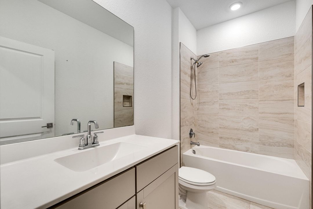 待售: $550,000 (4 贝兹, 2 浴室, 1733 平方英尺)