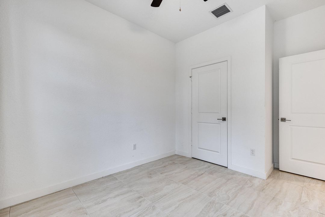 待售: $550,000 (4 贝兹, 2 浴室, 1733 平方英尺)