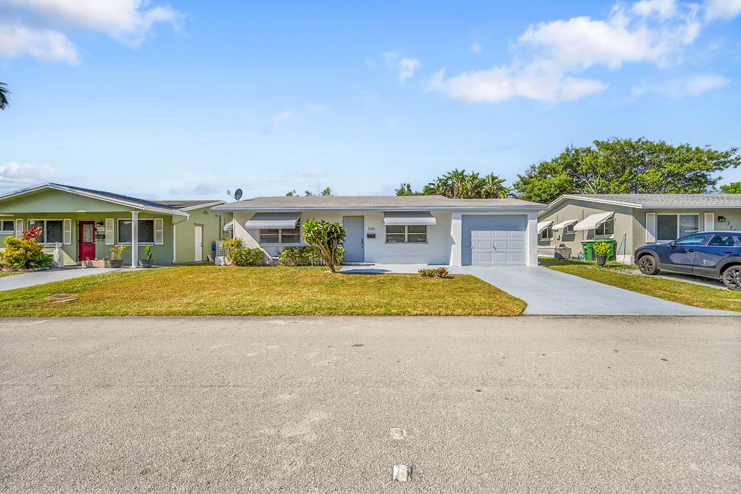 For Sale: $299,900 (2 beds, 1 baths, 1007 Square Feet)