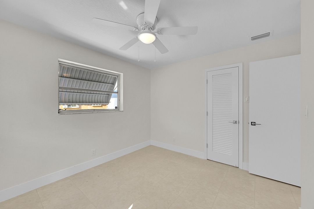 For Sale: $299,900 (2 beds, 1 baths, 1007 Square Feet)