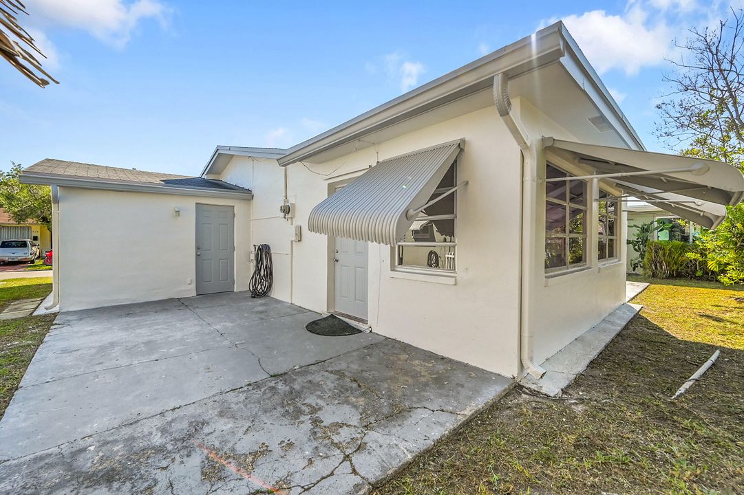 For Sale: $299,900 (2 beds, 1 baths, 1007 Square Feet)