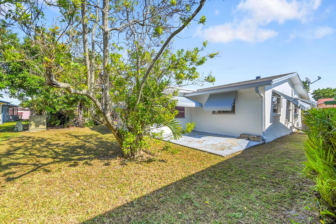 For Sale: $299,900 (2 beds, 1 baths, 1007 Square Feet)