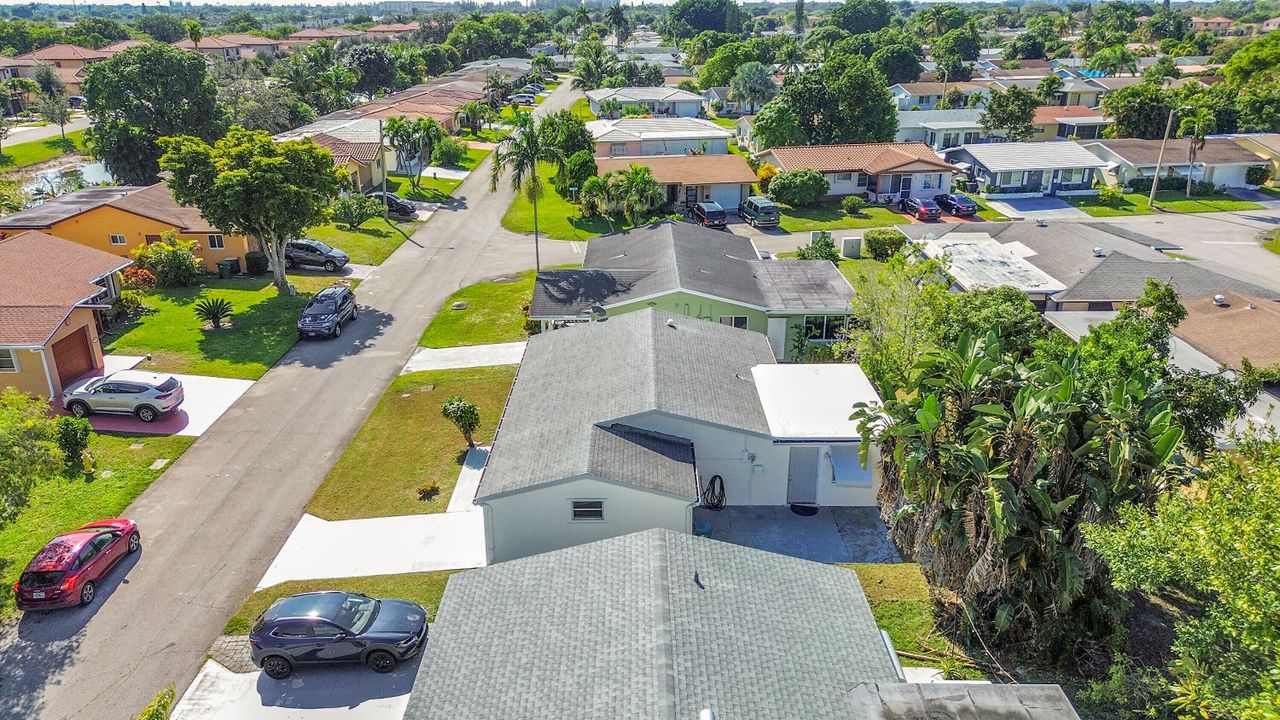 For Sale: $299,900 (2 beds, 1 baths, 1007 Square Feet)