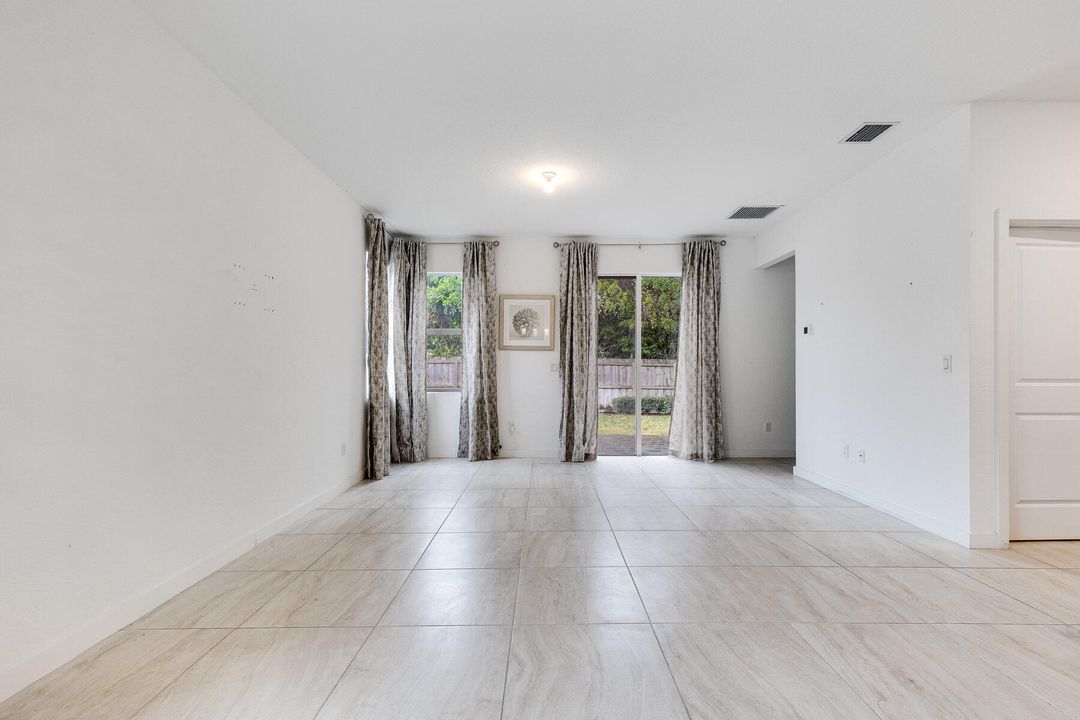 待售: $550,000 (4 贝兹, 2 浴室, 1733 平方英尺)