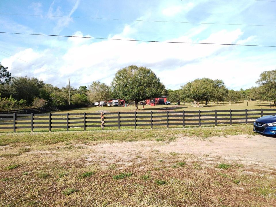 For Sale: $899,900 (3 beds, 1 baths, 904 Square Feet)