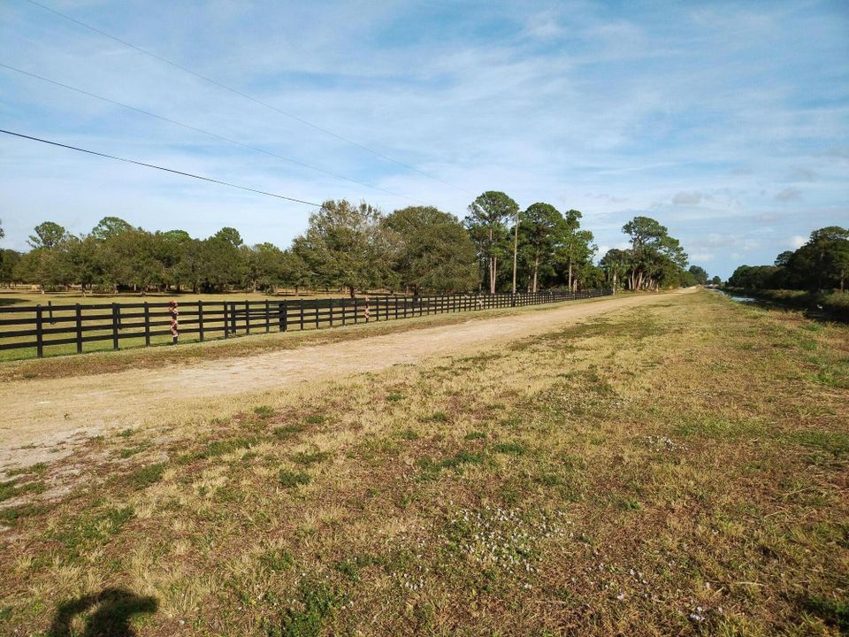For Sale: $899,900 (3 beds, 1 baths, 904 Square Feet)
