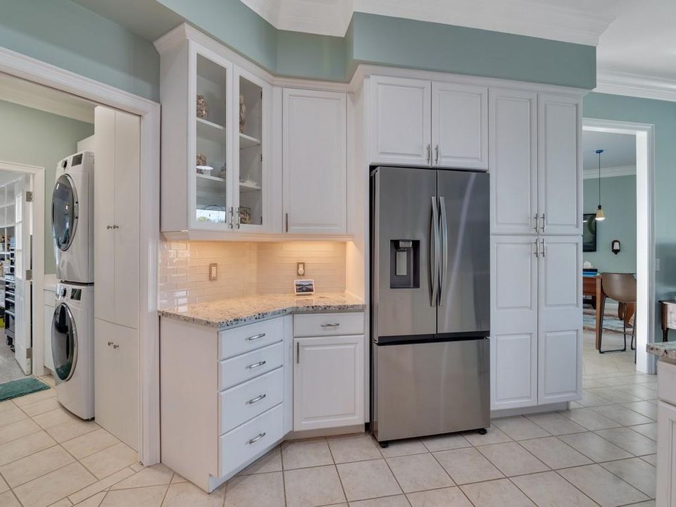 En Venta: $2,395,000 (4 camas, 3 baños, 2691 Pies cuadrados)