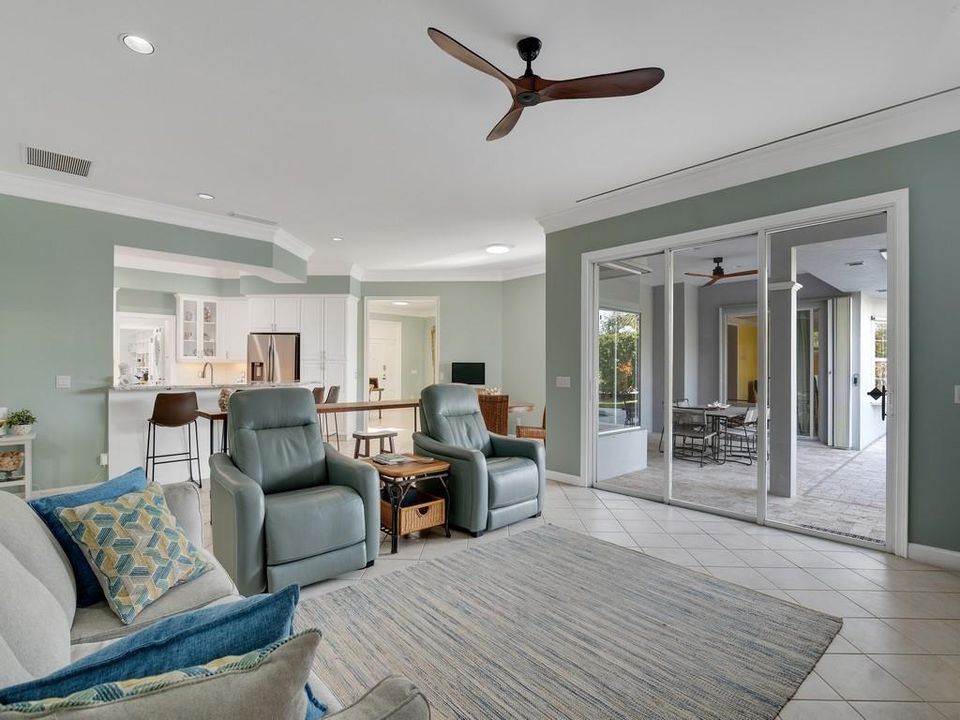 En Venta: $2,395,000 (4 camas, 3 baños, 2691 Pies cuadrados)