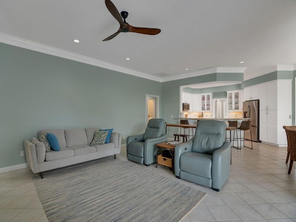 En Venta: $2,395,000 (4 camas, 3 baños, 2691 Pies cuadrados)