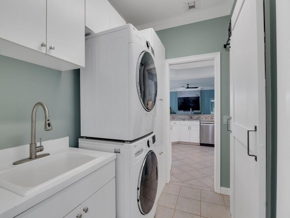 En Venta: $2,395,000 (4 camas, 3 baños, 2691 Pies cuadrados)