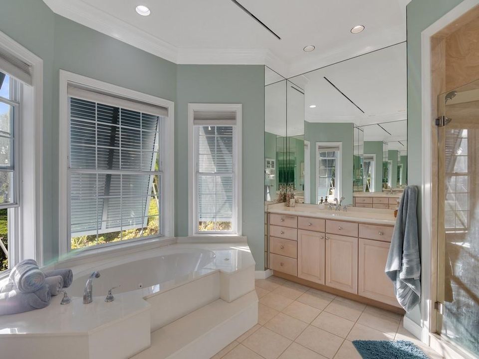 En Venta: $2,395,000 (4 camas, 3 baños, 2691 Pies cuadrados)