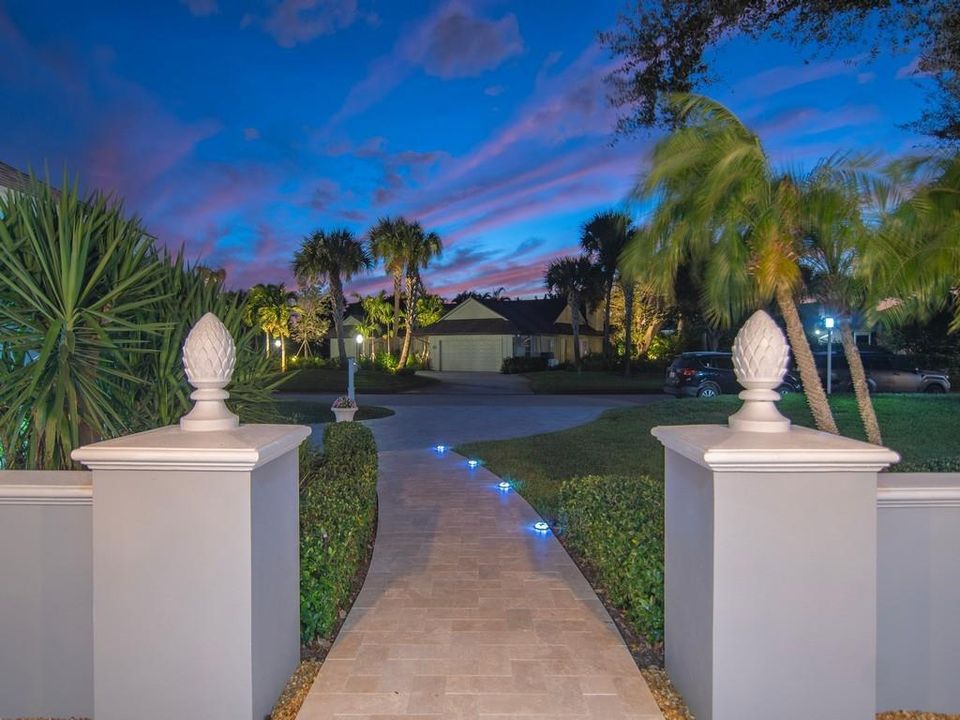 En Venta: $2,395,000 (4 camas, 3 baños, 2691 Pies cuadrados)