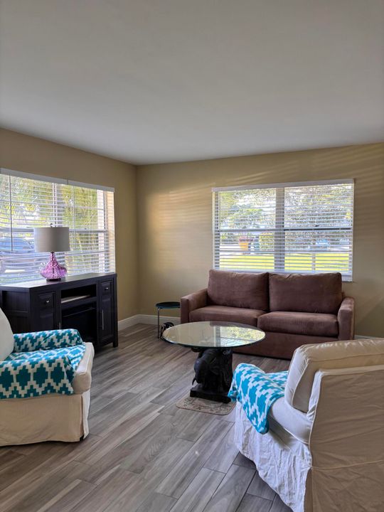 出租: $1,600 (1 贝兹, 1 浴室, 684 平方英尺)