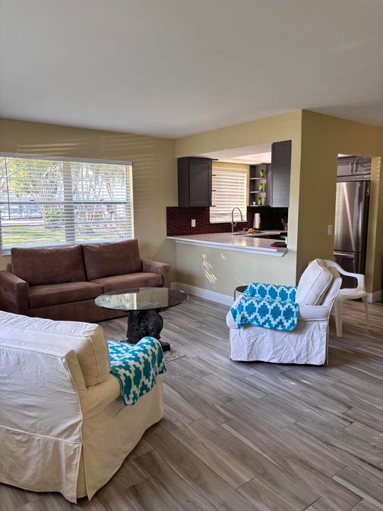 出租: $1,600 (1 贝兹, 1 浴室, 684 平方英尺)