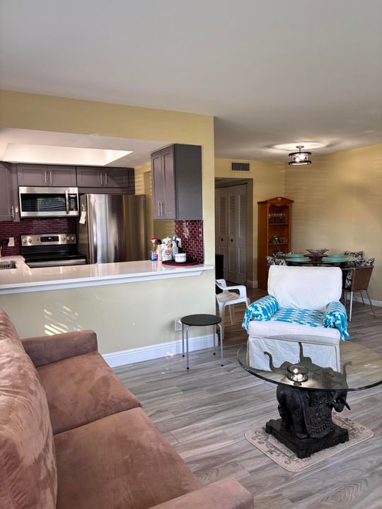 出租: $1,600 (1 贝兹, 1 浴室, 684 平方英尺)