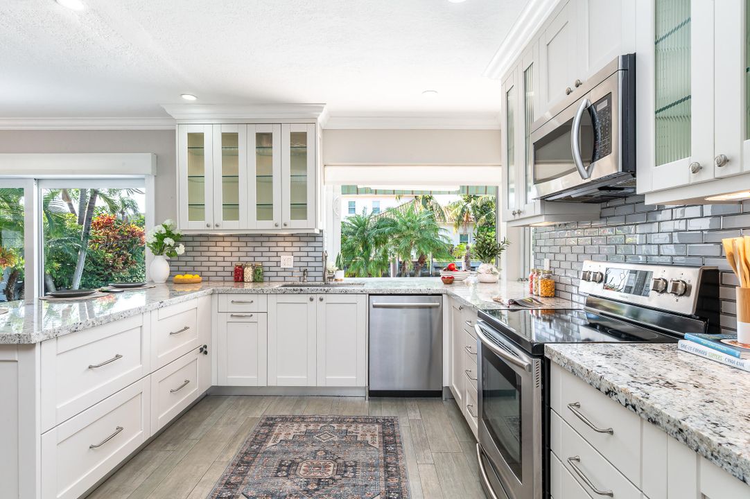 合同活跃: $1,975,000 (3 贝兹, 2 浴室, 1679 平方英尺)