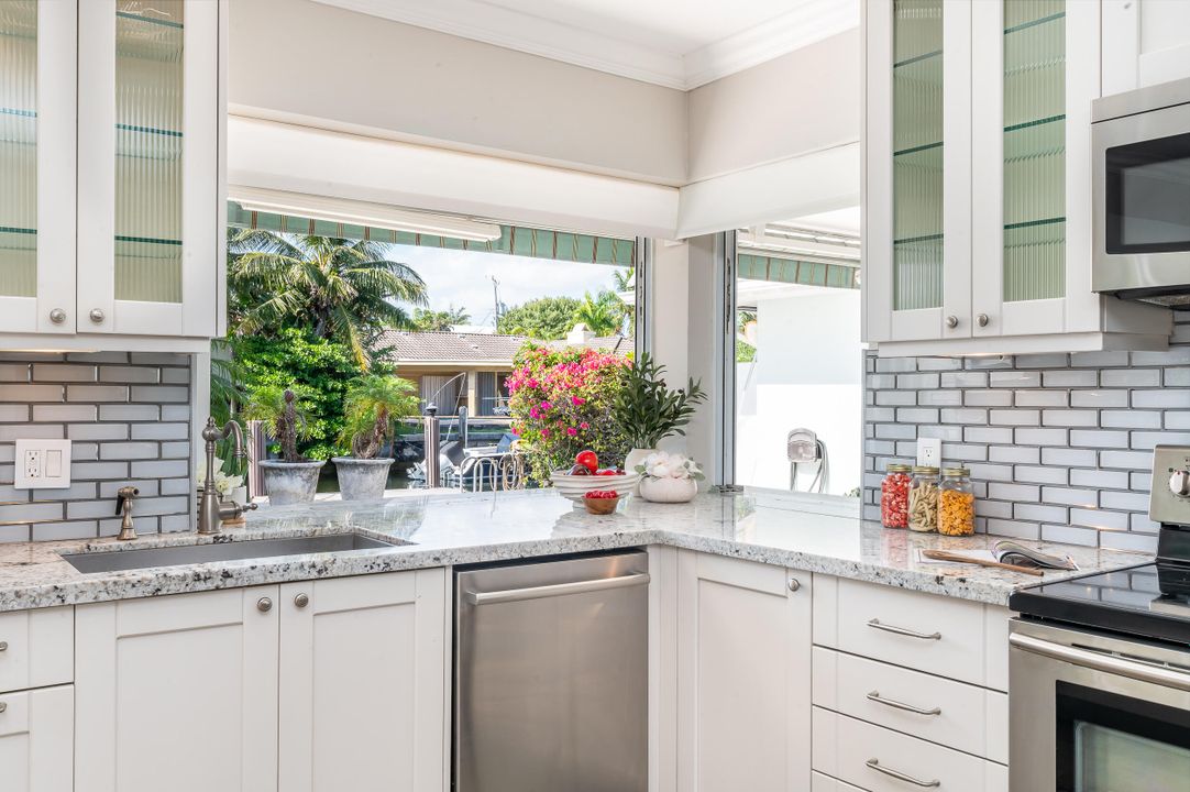 合同活跃: $1,975,000 (3 贝兹, 2 浴室, 1679 平方英尺)