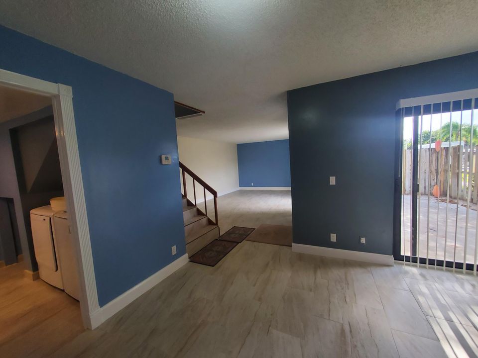 В аренду: $2,300 (2 спален, 2 ванн, 1328 Квадратных фут)