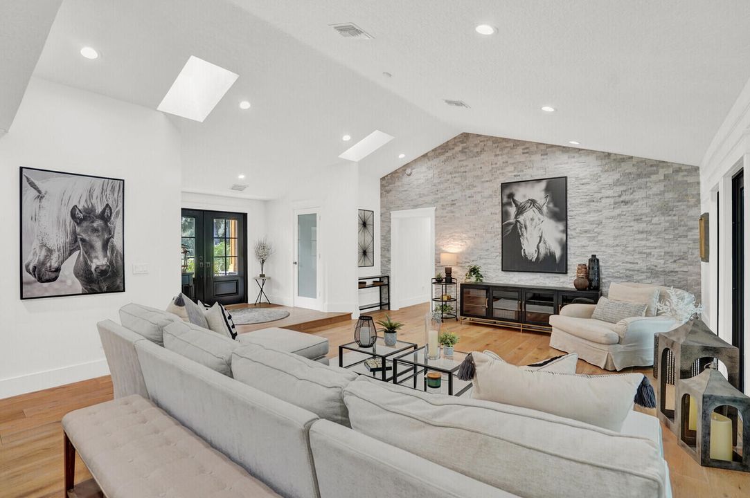 En Venta: $2,125,000 (5 camas, 4 baños, 3935 Pies cuadrados)