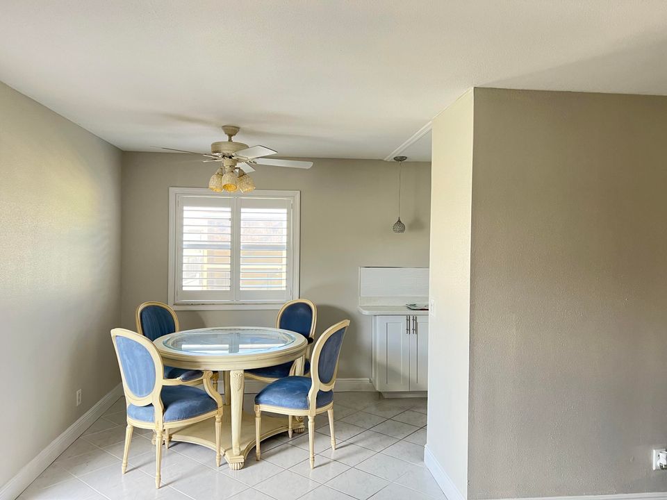 待售: $115,000 (2 贝兹, 2 浴室, 880 平方英尺)