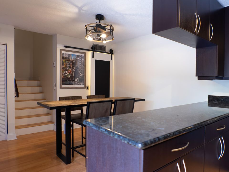 For Rent: $2,750 (2 beds, 2 baths, 1230 Square Feet)