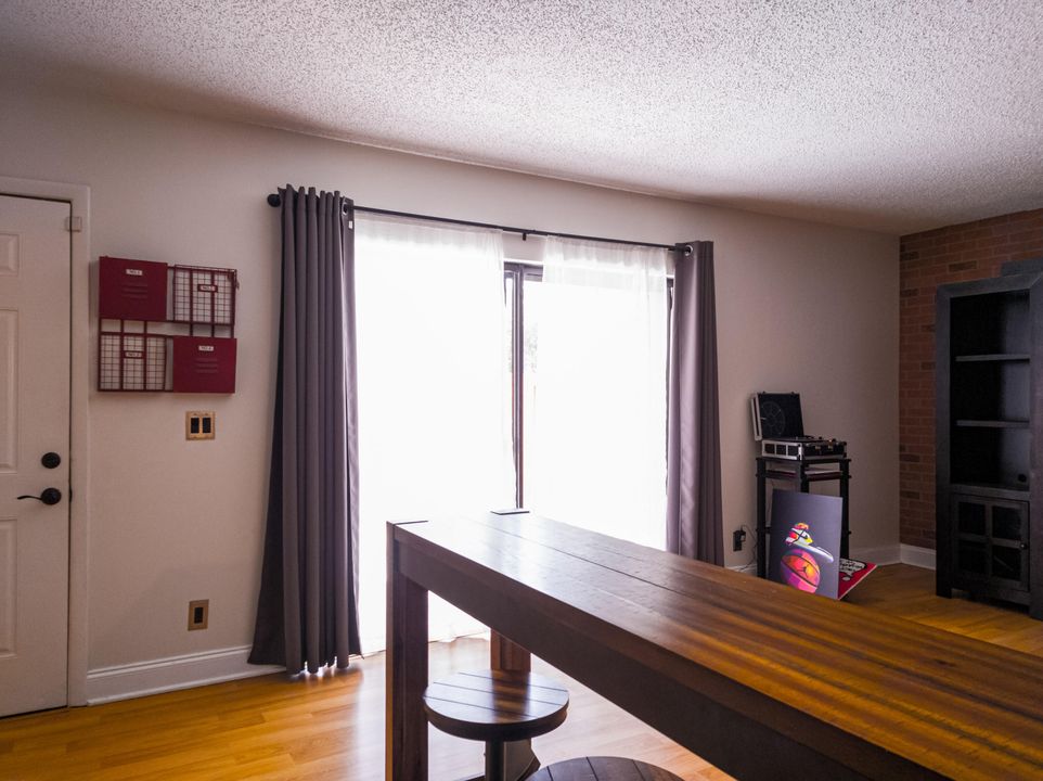 For Rent: $2,750 (2 beds, 2 baths, 1230 Square Feet)