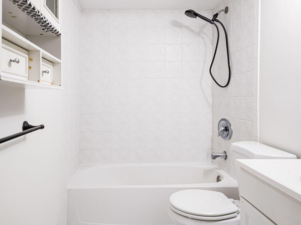 For Rent: $2,750 (2 beds, 2 baths, 1230 Square Feet)