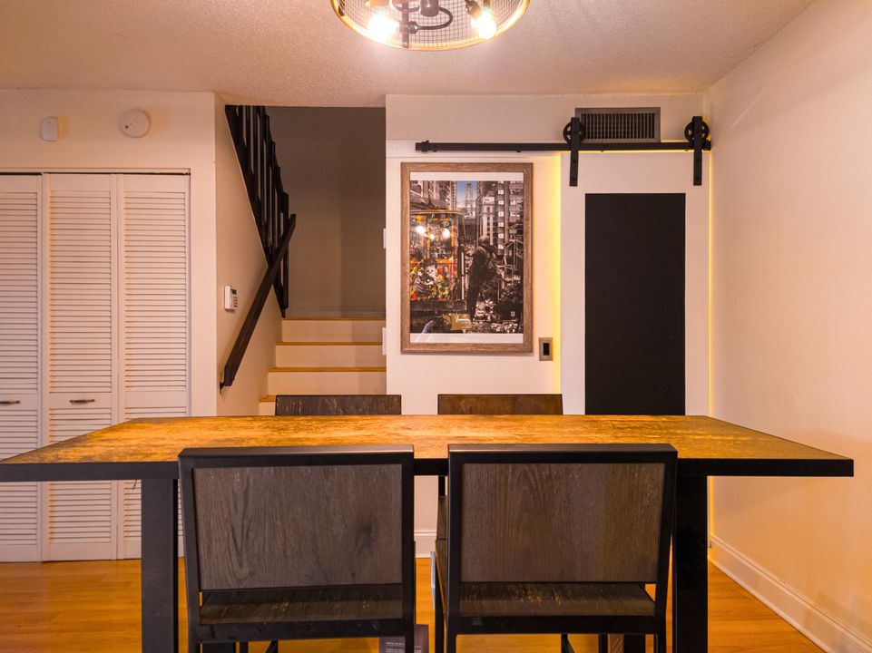 For Rent: $2,750 (2 beds, 2 baths, 1230 Square Feet)