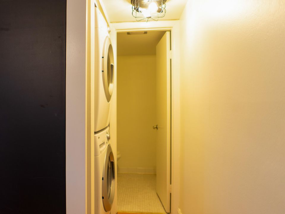 For Rent: $2,750 (2 beds, 2 baths, 1230 Square Feet)