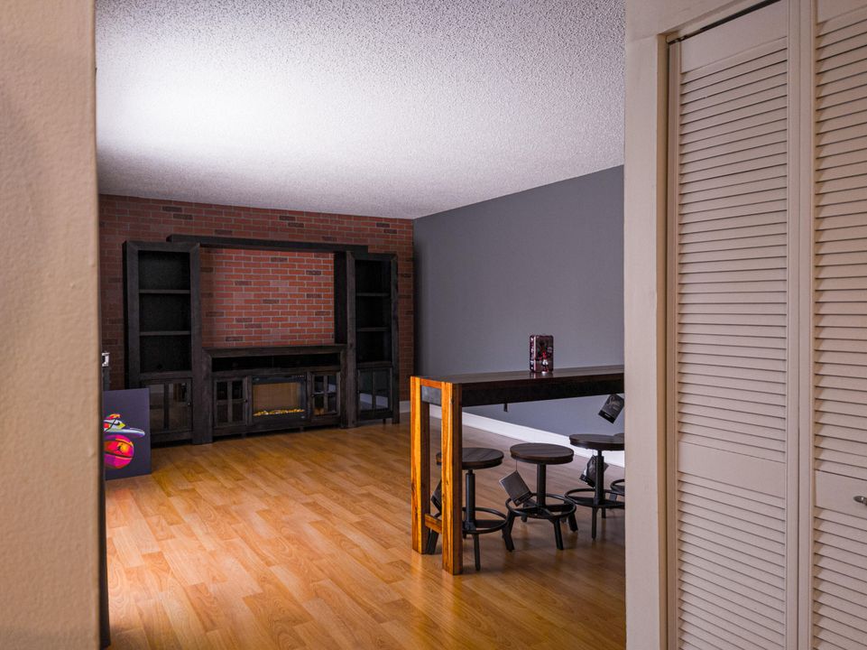 For Rent: $2,750 (2 beds, 2 baths, 1230 Square Feet)