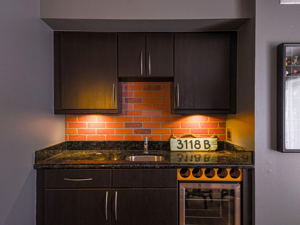 For Rent: $2,750 (2 beds, 2 baths, 1230 Square Feet)