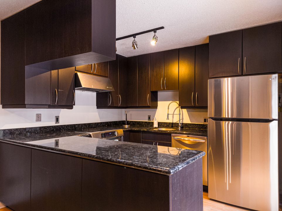 For Rent: $2,750 (2 beds, 2 baths, 1230 Square Feet)