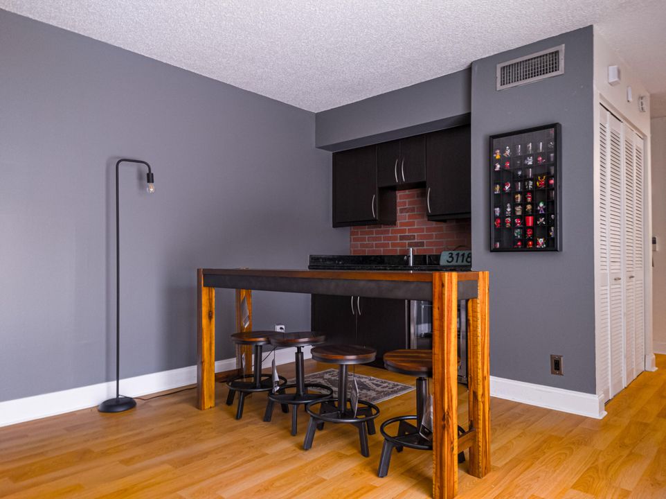 For Rent: $2,750 (2 beds, 2 baths, 1230 Square Feet)