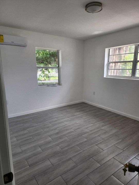 В аренду: $2,100 (2 спален, 1 ванн, 903 Квадратных фут)