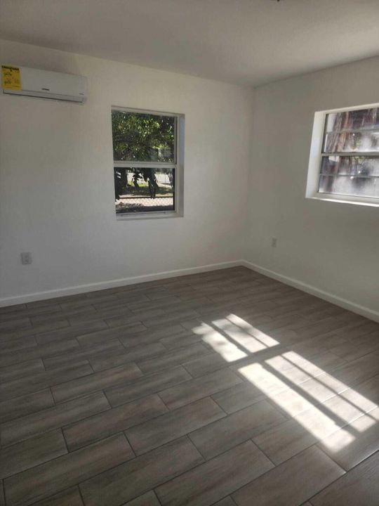 В аренду: $2,100 (2 спален, 1 ванн, 903 Квадратных фут)