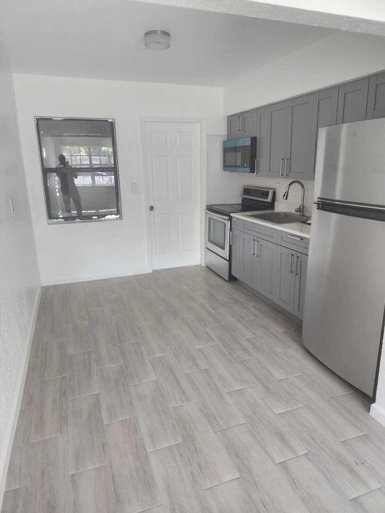 В аренду: $2,100 (2 спален, 1 ванн, 903 Квадратных фут)