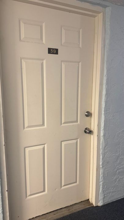 Active With Contract: $1,650 (1 beds, 1 baths, 741 Square Feet)