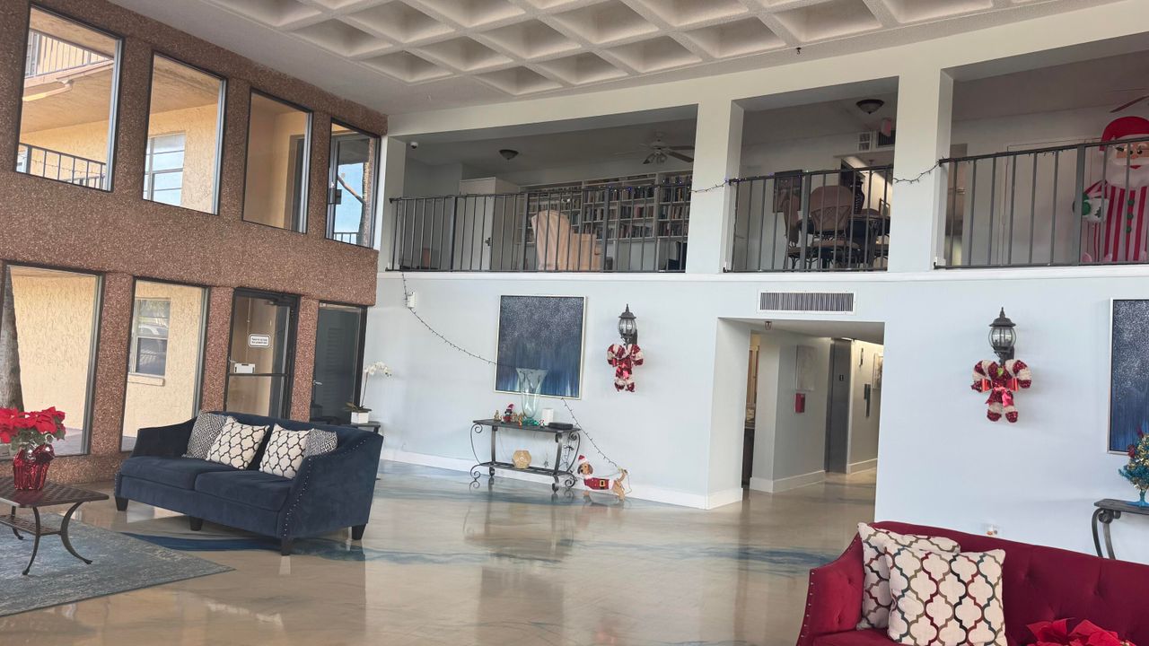 Active With Contract: $1,650 (1 beds, 1 baths, 741 Square Feet)