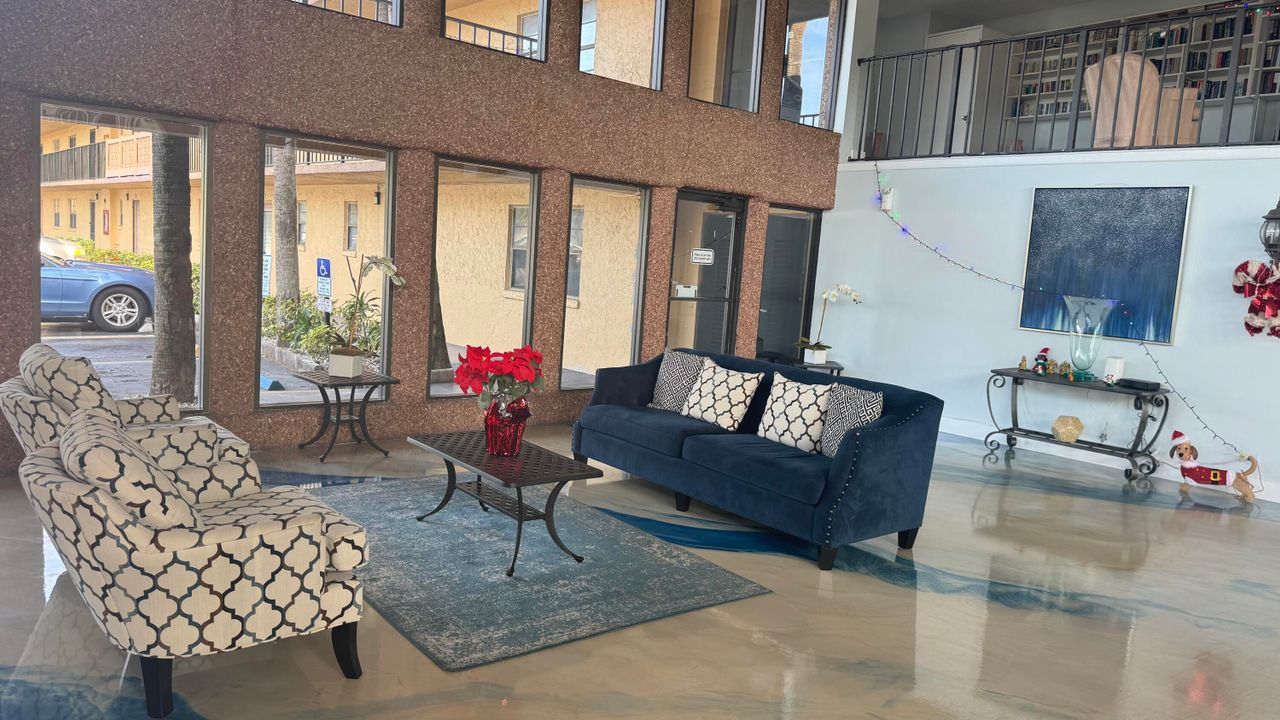 Active With Contract: $1,650 (1 beds, 1 baths, 741 Square Feet)