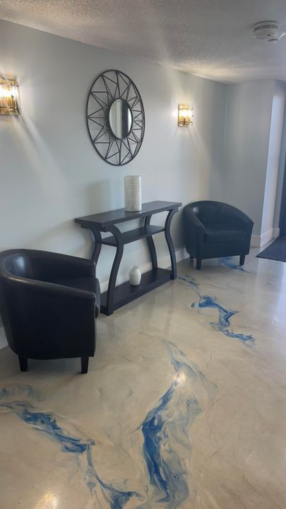 Active With Contract: $1,650 (1 beds, 1 baths, 741 Square Feet)