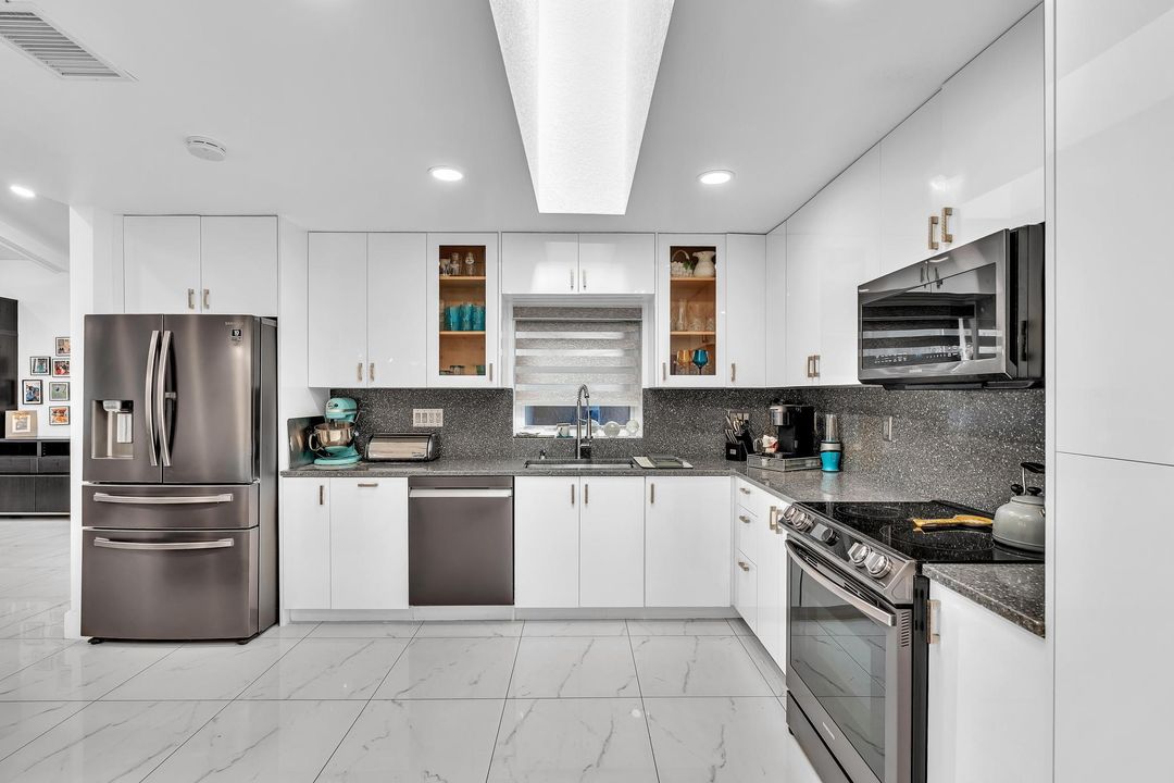 待售: $930,000 (3 贝兹, 3 浴室, 2363 平方英尺)