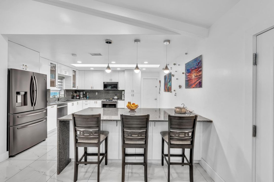 待售: $930,000 (3 贝兹, 3 浴室, 2363 平方英尺)