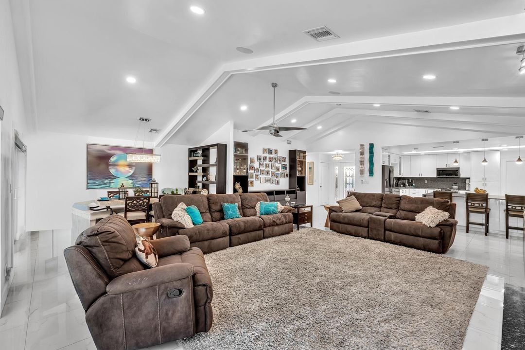 待售: $930,000 (3 贝兹, 3 浴室, 2363 平方英尺)