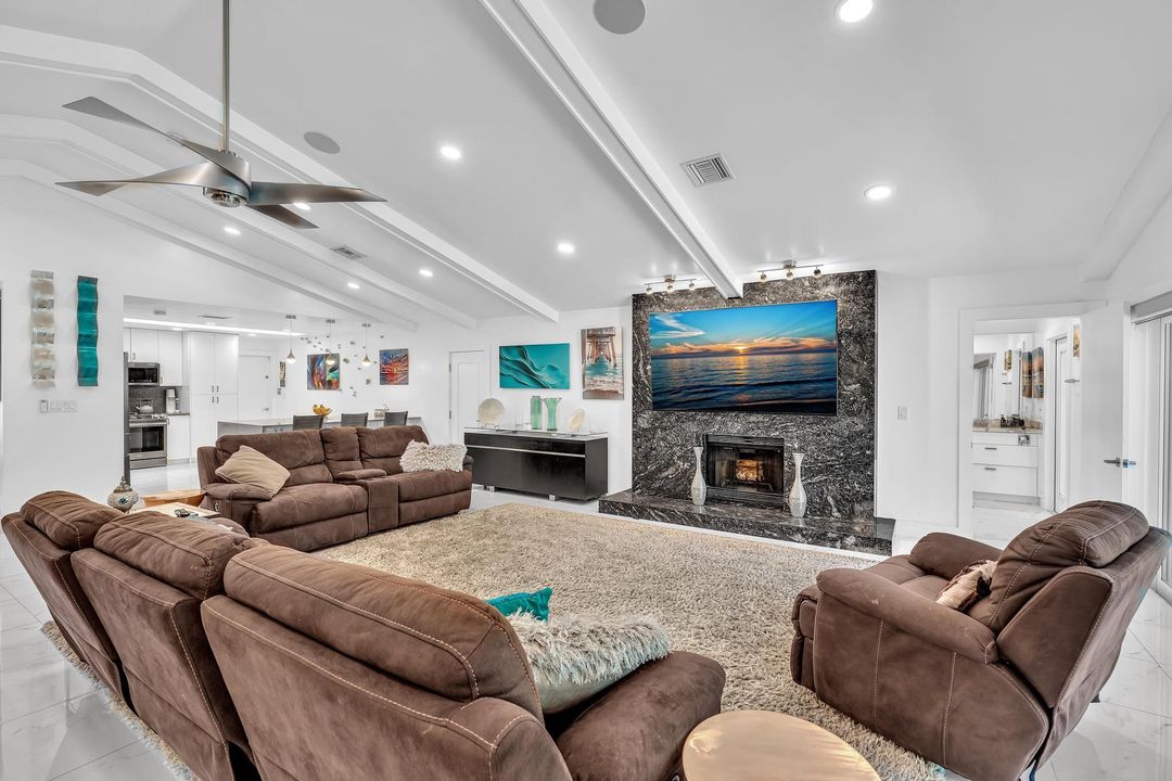 待售: $930,000 (3 贝兹, 3 浴室, 2363 平方英尺)