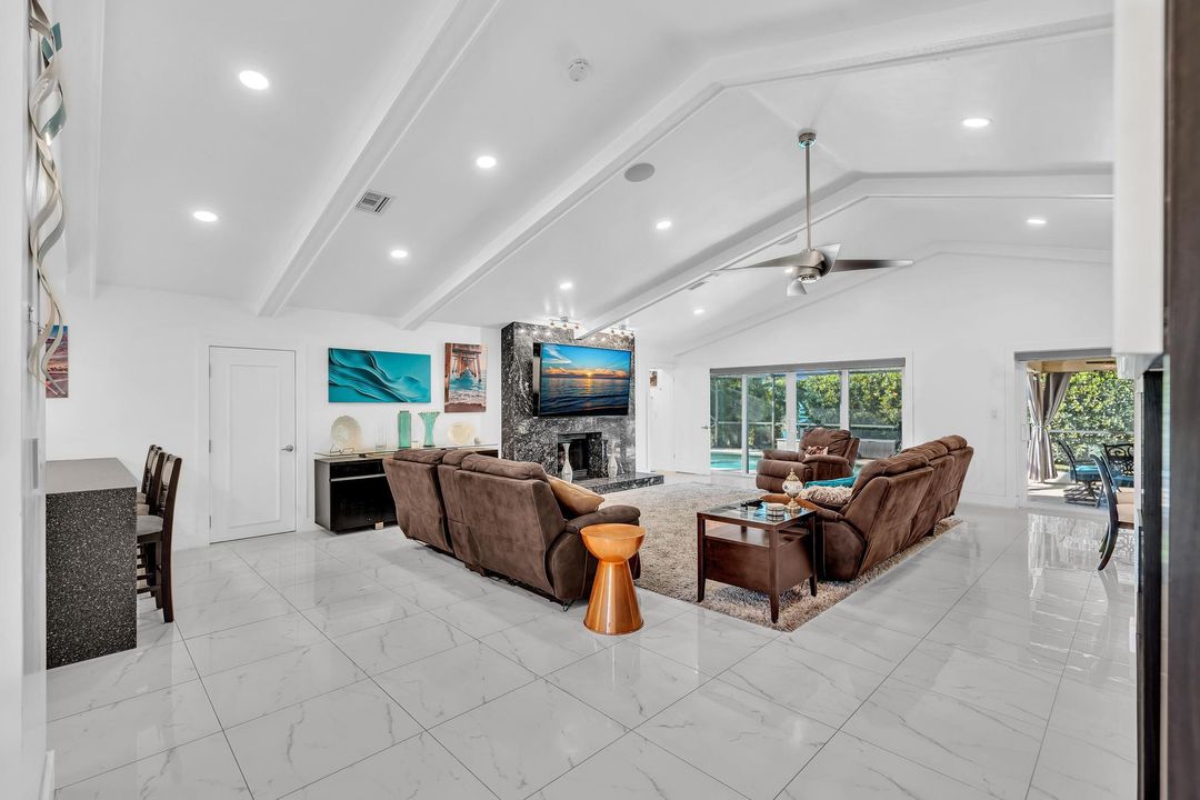 待售: $930,000 (3 贝兹, 3 浴室, 2363 平方英尺)