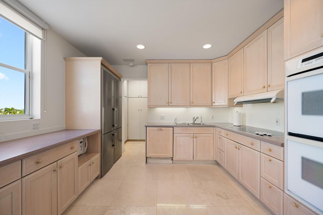 For Sale: $8,500,000 (2 beds, 3 baths, 2794 Square Feet)