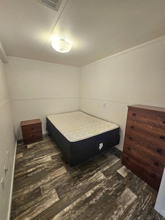 На продажу: $165,000 (2 спален, 1 ванн, 975 Квадратных фут)